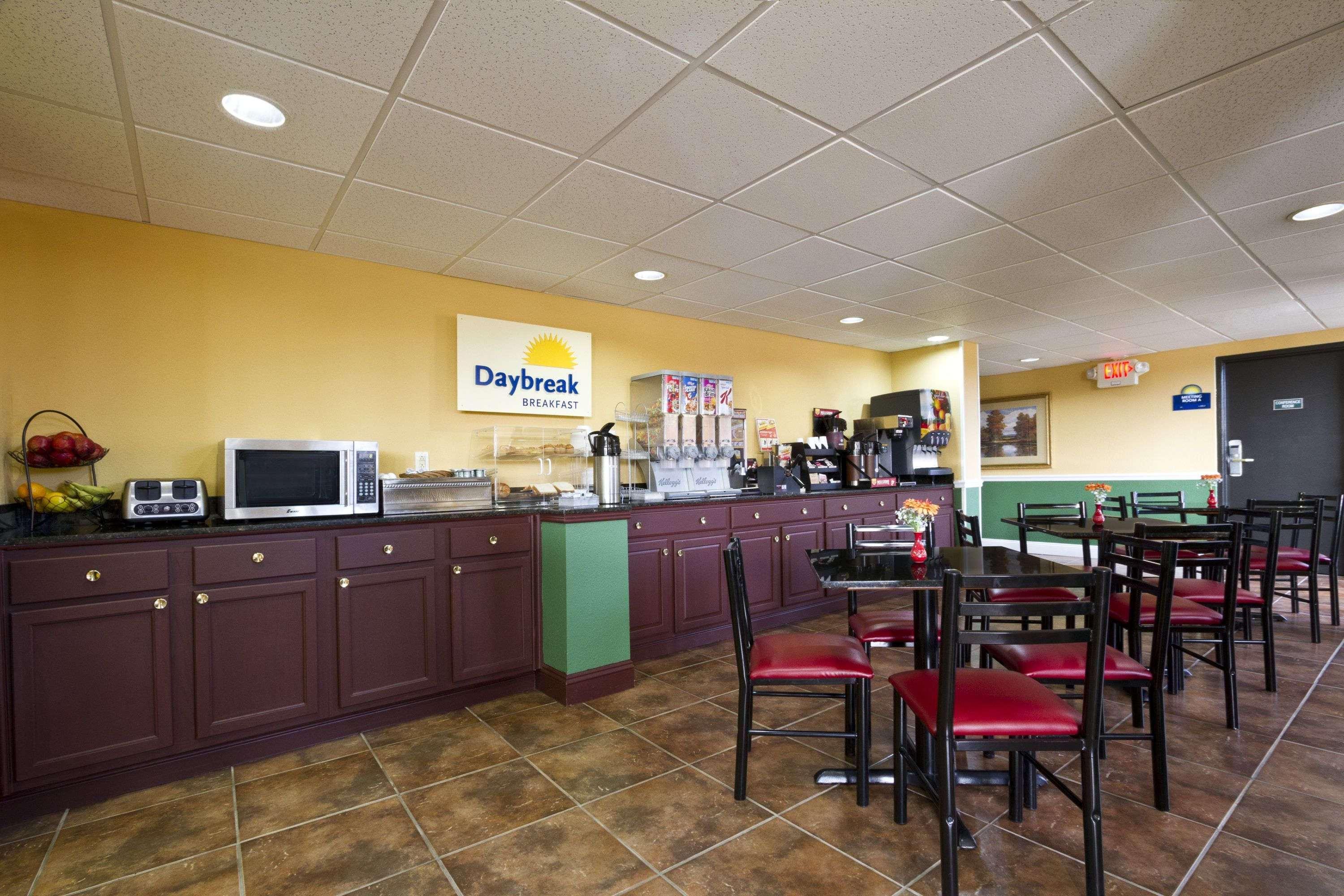 Red Roof Inn & Suites Duncan Bagian luar foto