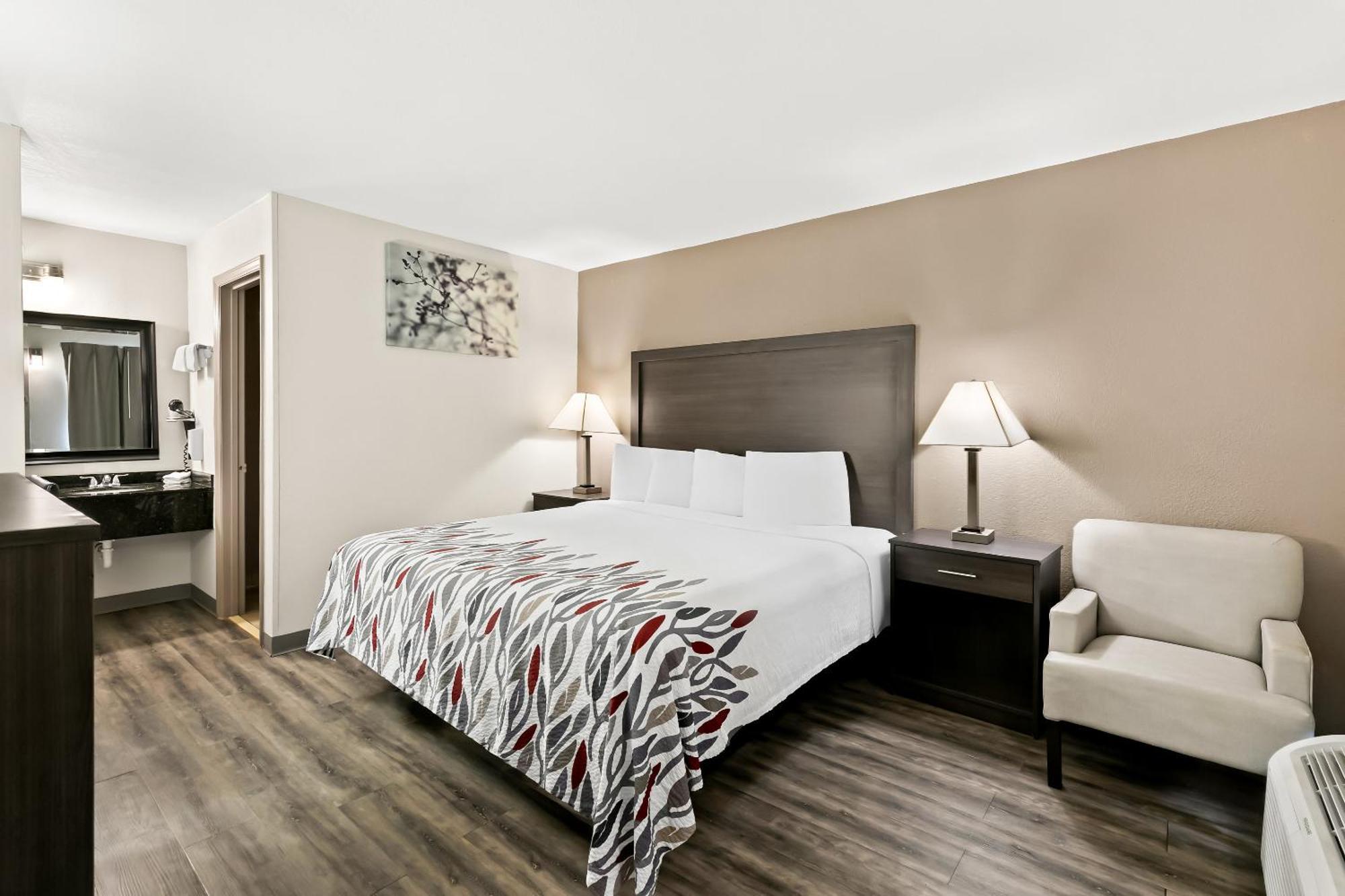 Red Roof Inn & Suites Duncan Bagian luar foto