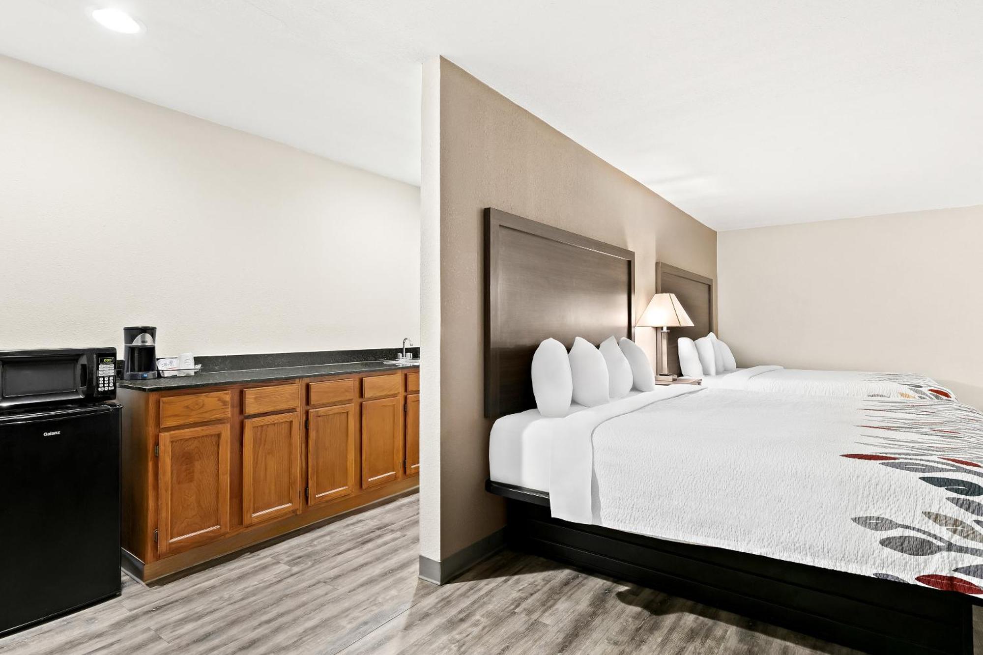 Red Roof Inn & Suites Duncan Bagian luar foto