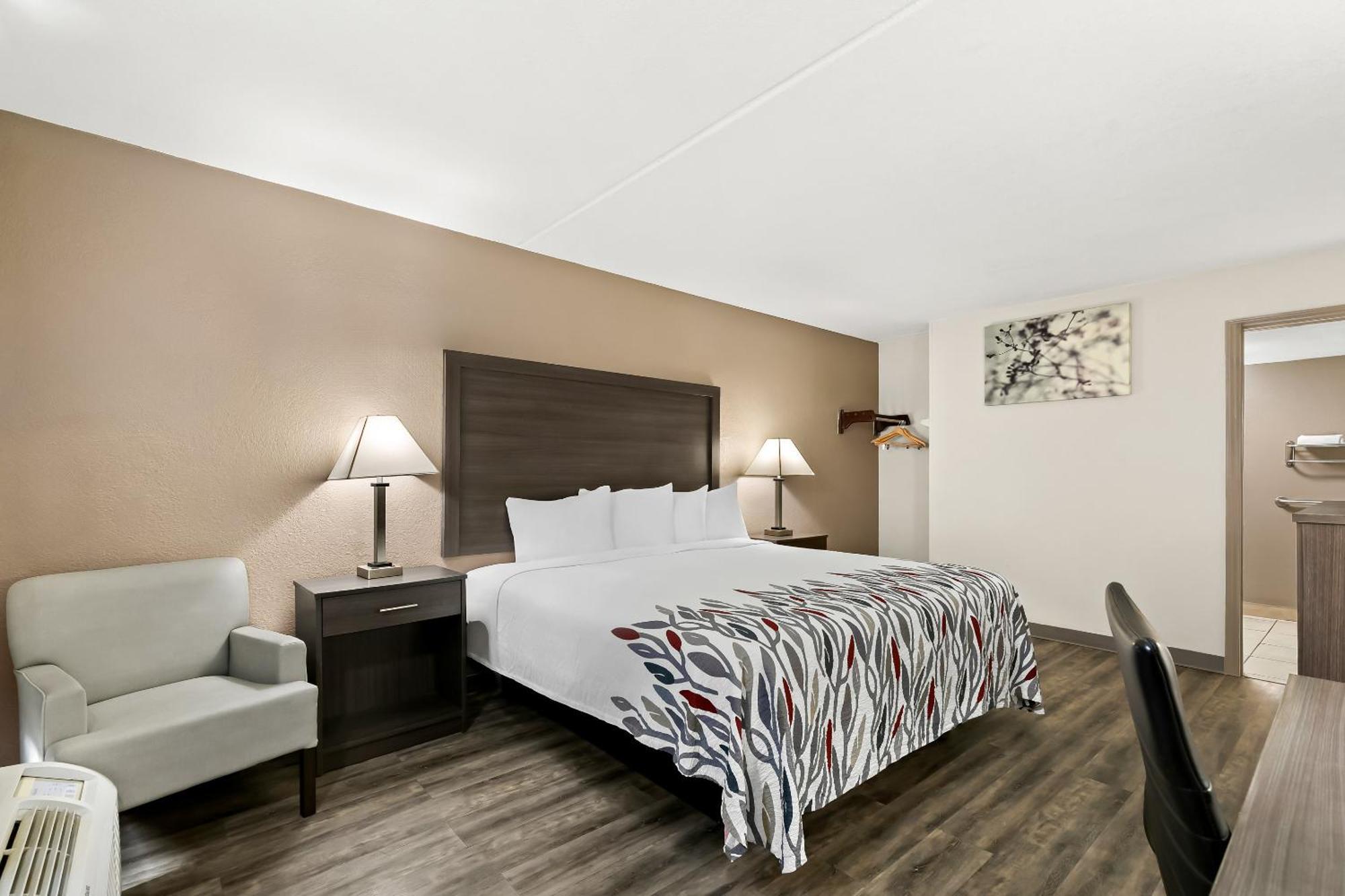 Red Roof Inn & Suites Duncan Bagian luar foto