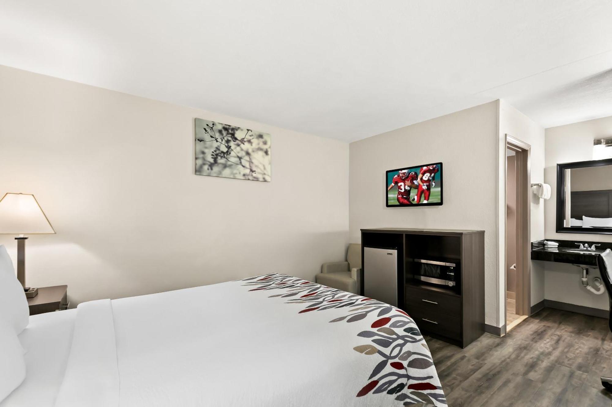 Red Roof Inn & Suites Duncan Bagian luar foto